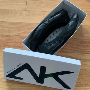 Black Anne Klein flats